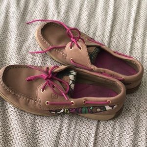Tan and print speedy boat shoes